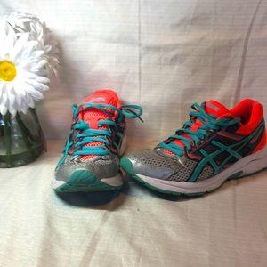 Women’s running sneakers oasics size 6.5